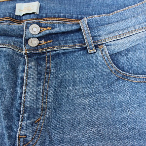 LEVIS 515 BERMUDA SHORTS WOMENS SIZE 16 CUFFED BELOW WAIST BLUE DENIM STRETCH - Picture 2 of 8